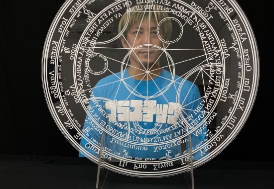 日本推出“魔法阵飞沫防护隔板” 造型炫酷效果成迷